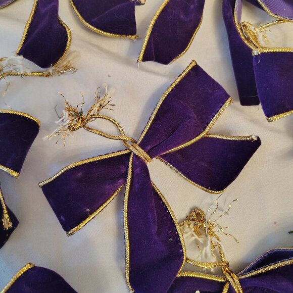 Lot of Purple Bows And Iridescent Ribbon - Picture 3 of 10